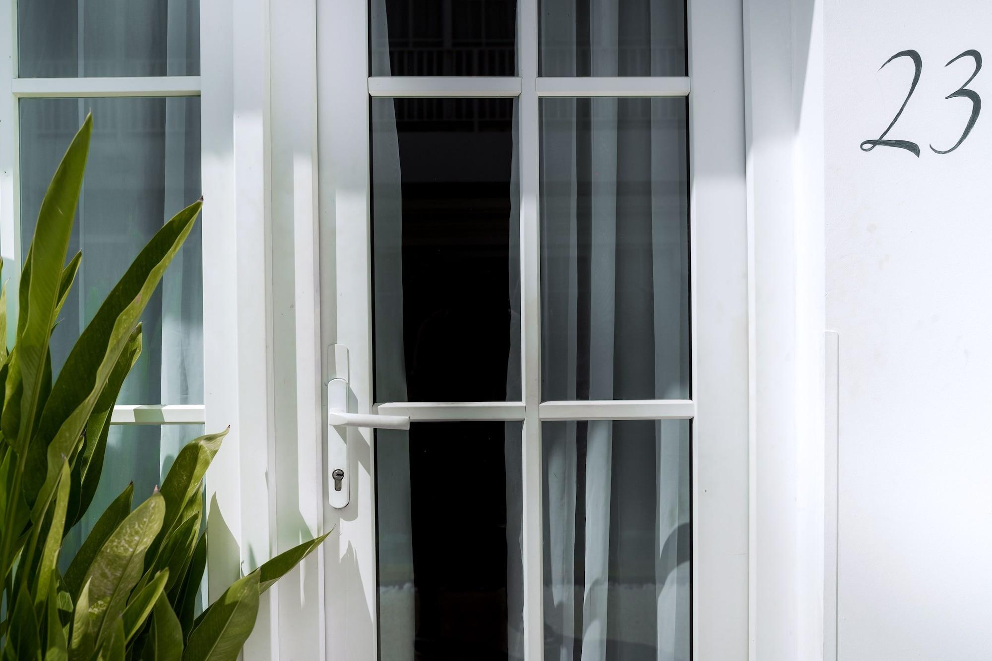 White Boutique Hotel And Residences Sihanoukville Exterior photo